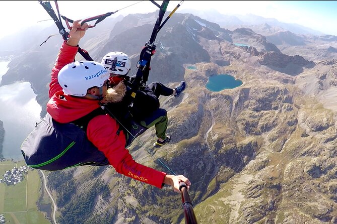 Paragliding Tandem Flights in Engadin - Who will enjoy this flight most?