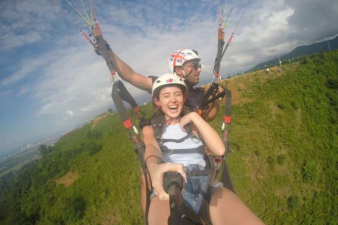Paragliding tandem flights in Georgia - The scenery around the mountain pass