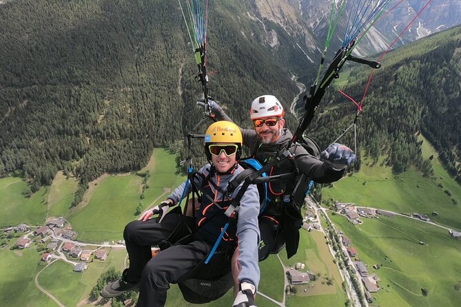 Paragliding & Tandemflüge with World Champion & Team, Stubaital - The 10-meter run and first lift into the air