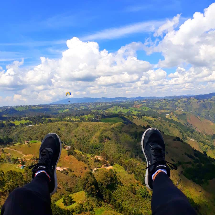 Paragliding Trip with Certified Pilots + Transportation - The 15 to 20 minute flight above Medellín