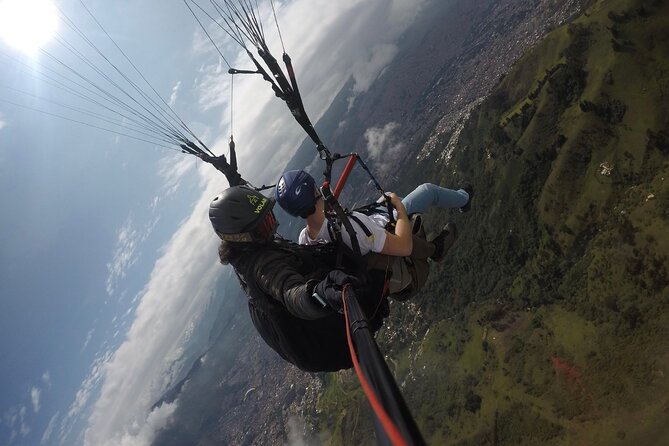 Paragliding With Xplore Colombia - How the flight and landing work