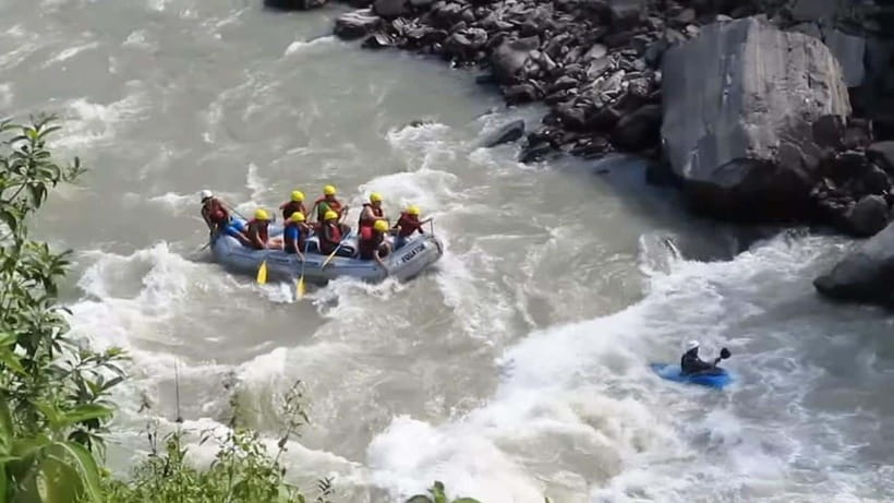 Pokhara: Paragliding and Rafting Adventure with Transfers - The one-hour hotel break matters