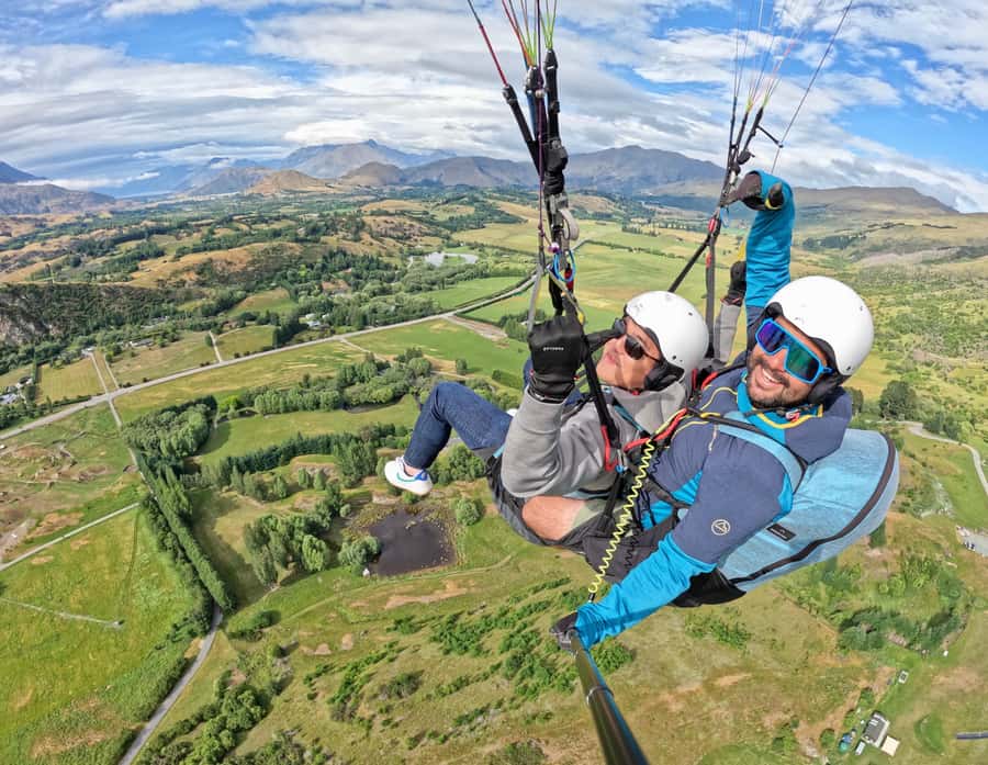 Queenstown: Tandem Paragliding Experience - From Camp Street to Coronet Peak in 20 minutes