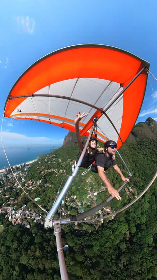 Rio de Janeiro: Hang Gliding or Paragliding Flights - Practical clothing and timing advice