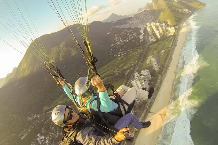 Rio de Janeiro: Paragliding Tandem Flight - From a grocery store to Pedra Bonita