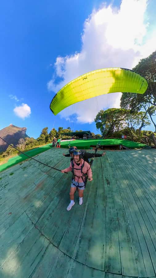 Rio de janeiro : Paragliding Tandem Flights over Rio - A practical safety briefing before launch