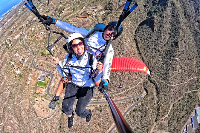 SILVER 1000m paragliding tandem flight above South Tenerife - The first lift and the feeling of floating