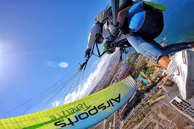 SILVER 1000m paragliding tandem flight above South Tenerife - Safety, communication, and the pilot team
