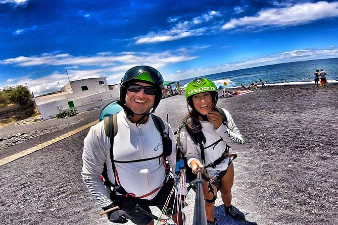 SILVER 1000m paragliding tandem flight above South Tenerife - Getting ready at the 330-meter takeoff point