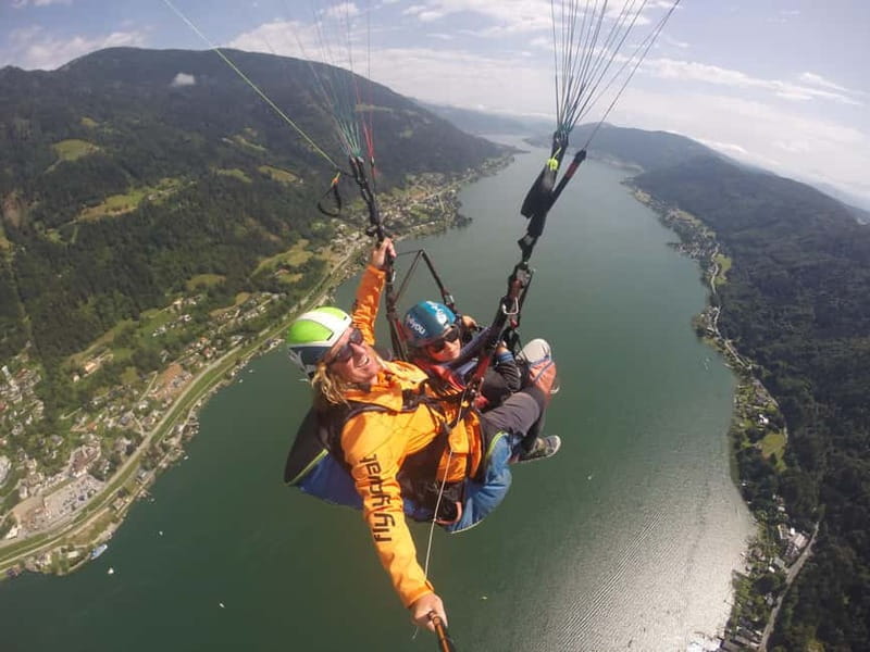 Tandem flight: Paragliding panorama tandem flight - From Moosweg to Gerlitzen summit