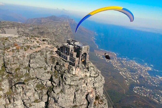 Tandem Paraglide Flight with Instructor - Meeting Your Pilot at Signal Hill