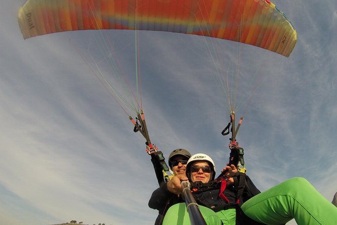 Tandem Paragliding Cape Town Experience TABLE MOUNTAIN PARAGLIDE - Why Cape Town is such a good place to paraglide