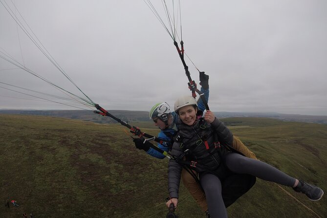 Tandem Paragliding Experience in the Brecon Beacons - Thermals, cloudbase, and Red Kites