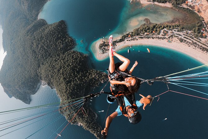 Tandem Paragliding Fethiye, Oludeniz - The landing on the Ölüdeniz promenade