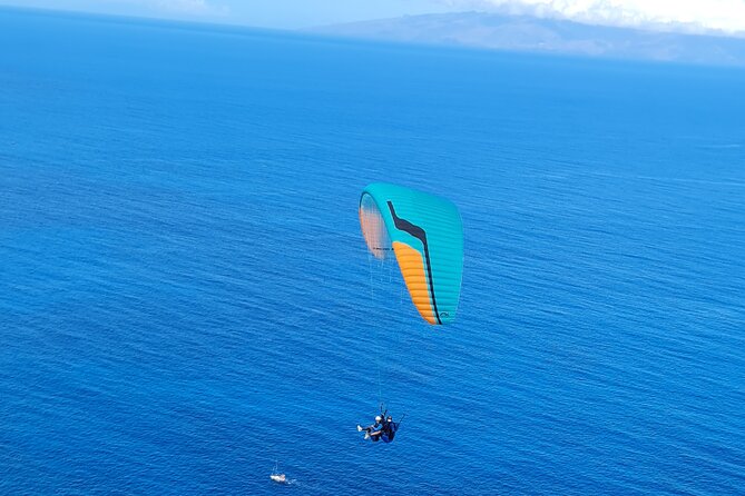 Tandem Paragliding Flight in Costa Adeje from 1100m - The flight balances nerves with quiet time