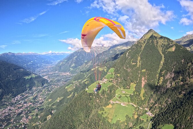 Tandem Paragliding Flight in Dorf Tirol, Merano - Why the private format matters