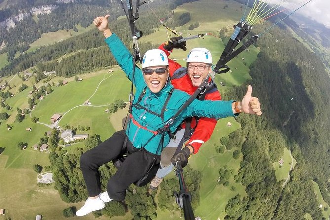 Tandem Paragliding Flight in Lombardy - Landing back at the meeting point