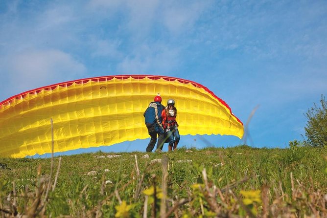 Tandem Paragliding Flight in Lombardy - The first few minutes in the air