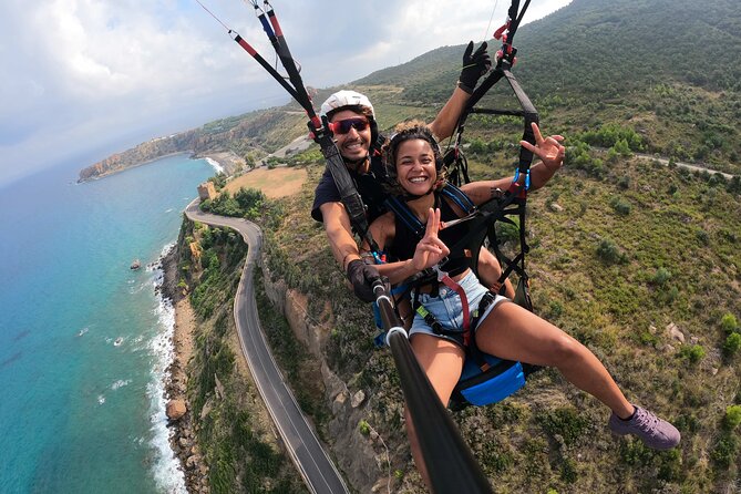 Tandem Paragliding Flight in Taormina - What the tandem flight feels like