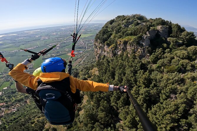 Tandem Paragliding Flight on Capaccio Paestum in Salerno - Who will enjoy this most