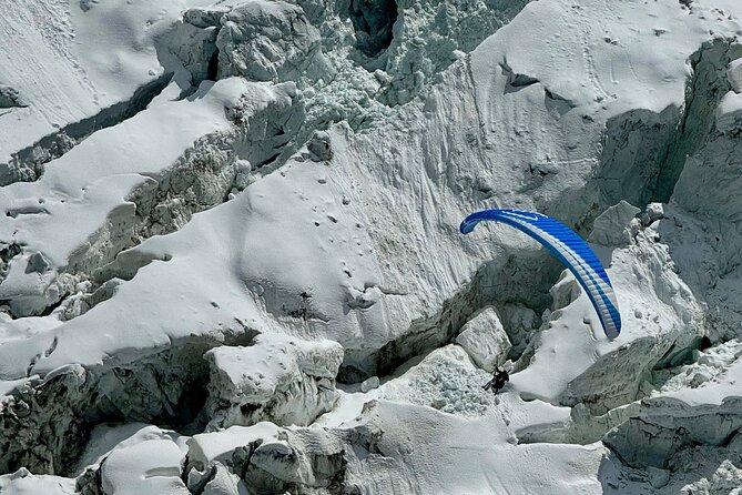 Tandem Paragliding Flight to Chamonix Facing Mont Blanc - Safety and comfort in the harness