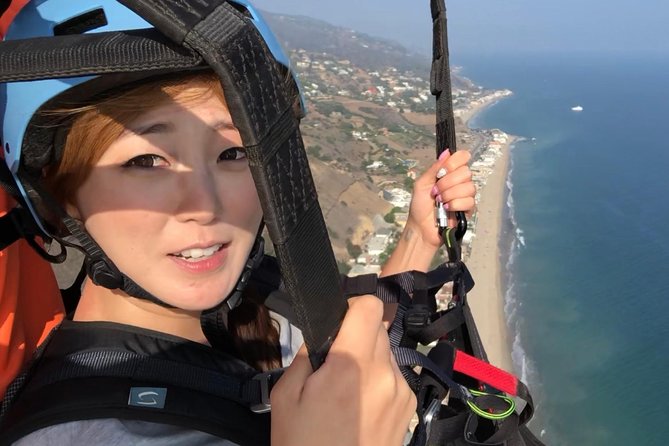 Tandem Paragliding flight with instructor in Malibu - The 10-minute briefing and harness setup
