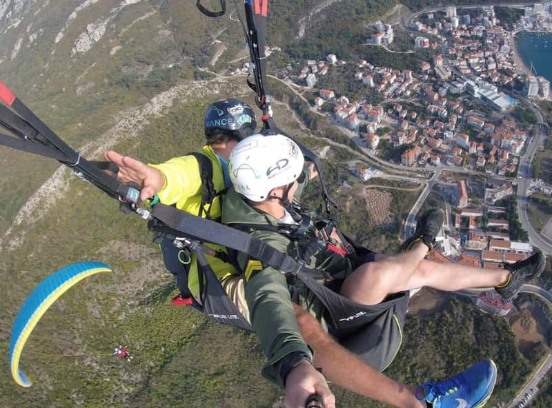 Tandem Paragliding in Budva with Expert Pilots/All-inclusive - Families, teenagers, and nervous flyers