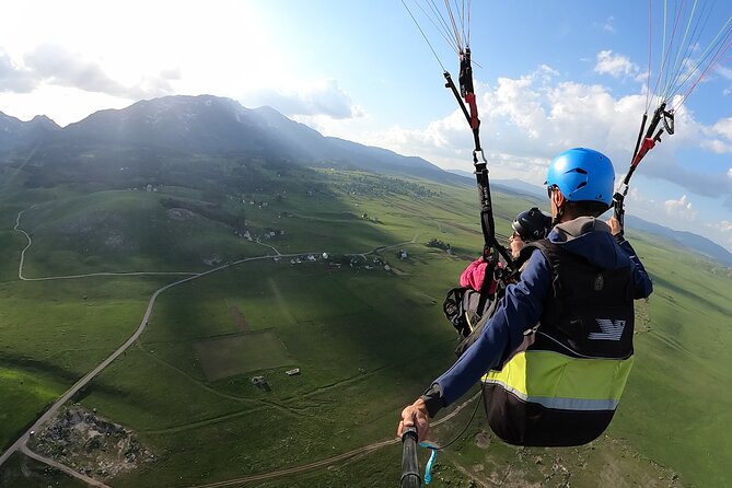 Tandem Paragliding in Durmitor National Park - Standard tandem flight over Black Lake