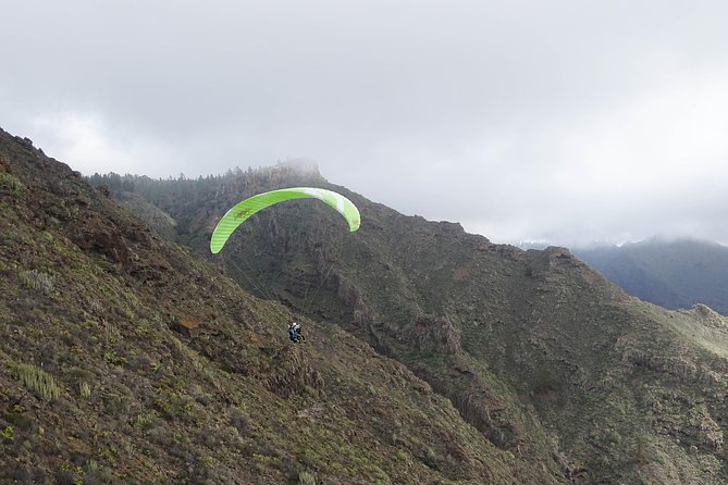 Tandem paragliding in Tenerife - Takeoff, flying, and landing