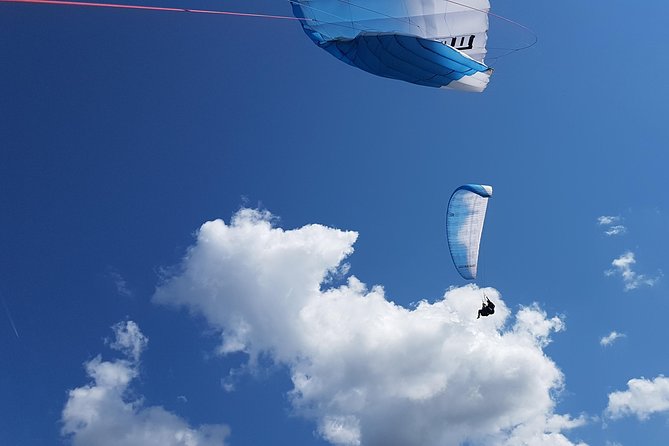 Tandem paragliding in the Stubai Valley near Innsbruck - Starting at Sonnenuhr Bergstation Elfer