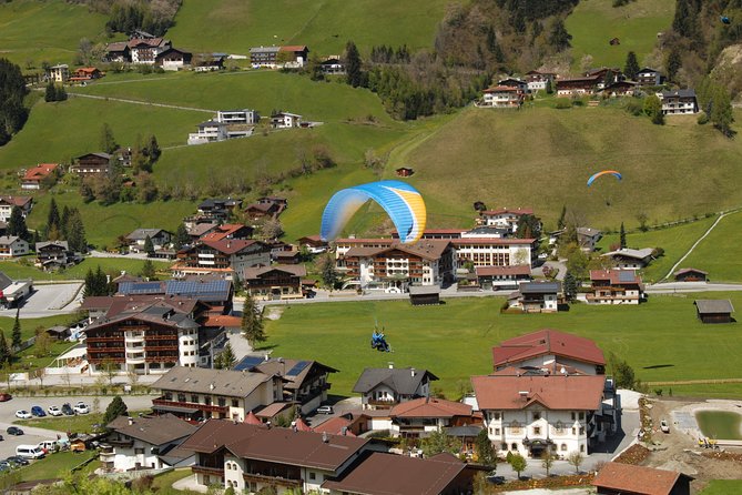 Tandem paragliding in the Stubai Valley near Innsbruck - Landing and the end of the activity
