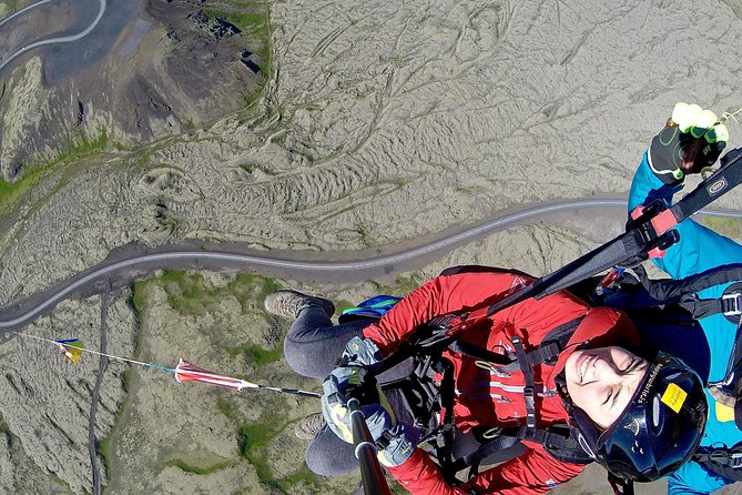 Tandem Paragliding over the Rugged Lava Fields at Blue Mountains - A safety briefing before the takeoff