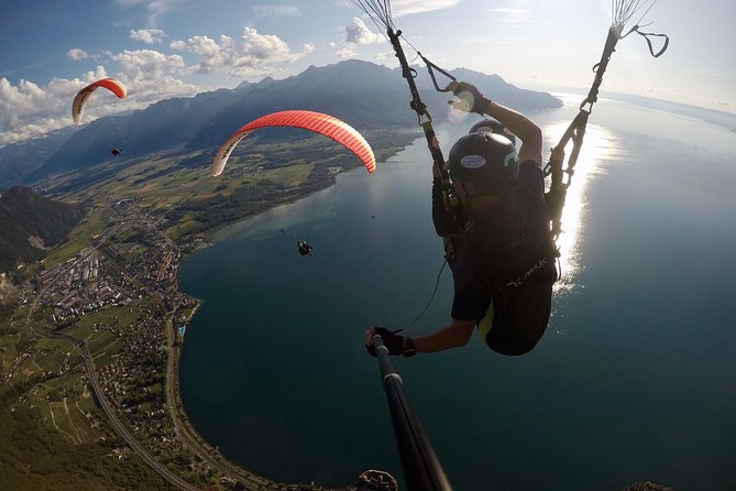 Tandy paragliding - Landing Back Near Villeneuve