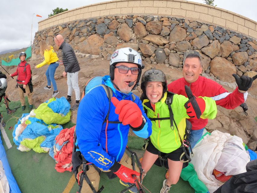 Tenerife: Paragliding with National Champion Paraglider - Takeoff, tricks, and beach landing