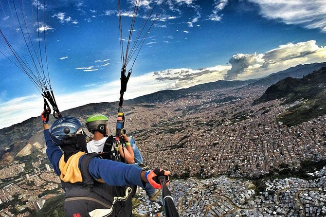 Tour Paragliding - Leaving Medellín for the flight