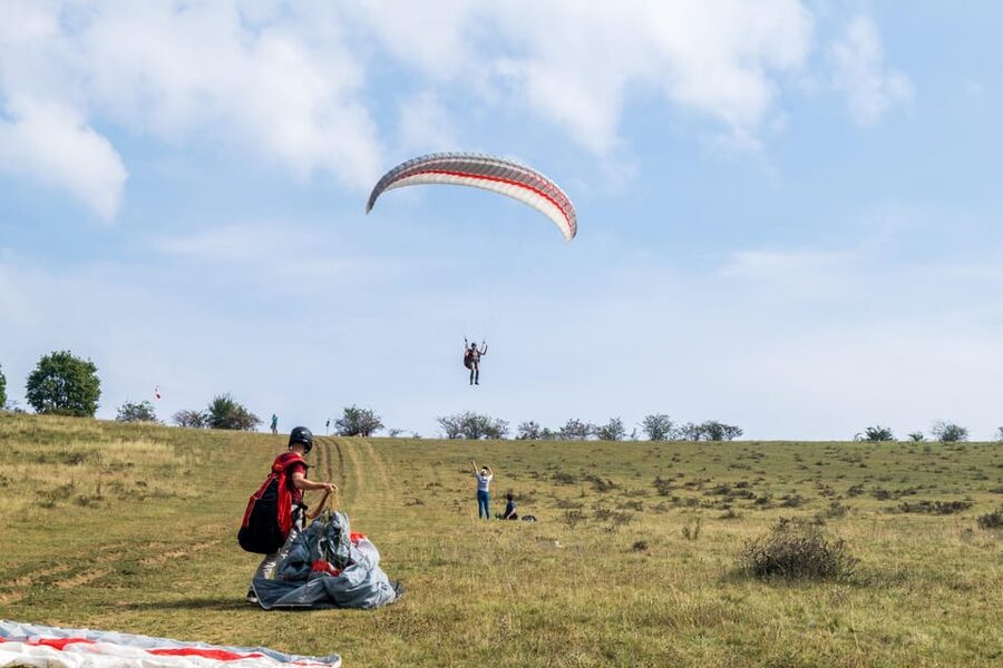 Transylvania Targu-Mures: Paraglider pilot for a day - Meeting beside the Palace of Culture