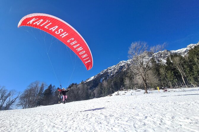 Two-seater paragliding flight in Chamonix - Weather decisions and mountain safety