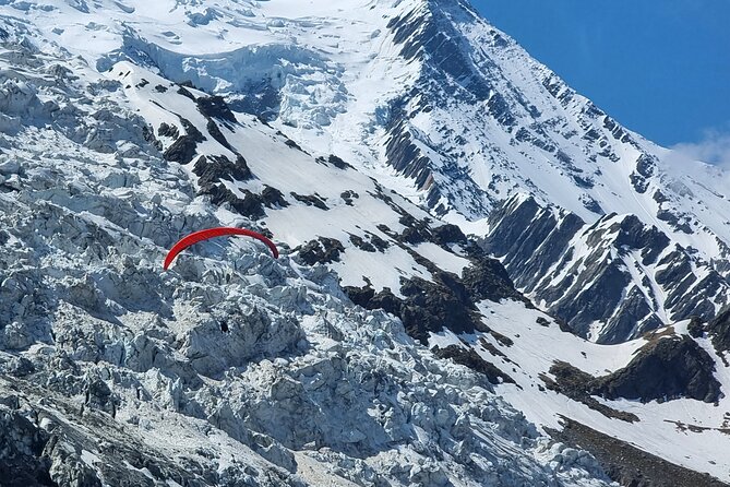 Two-seater paragliding flight in Chamonix - The short run toward the sky