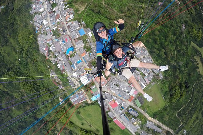 Unique experience flying paragliding - What happens at Éxtasis Café