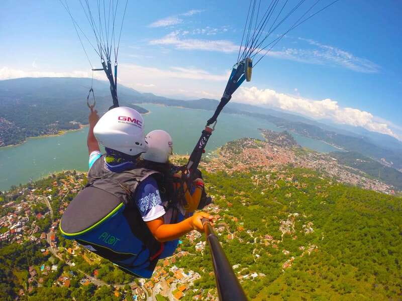 Valle de Bravo: Paragliding flight - Starting at the Monte Alto ecological reserve