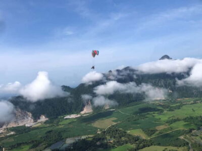 Vang Vieng: Paragliding Experience with Hotel Pickup