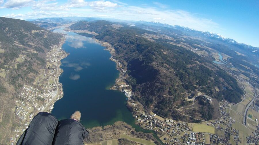 Villach/Ossiachersee: Paragliding "Panorama" Tandemflug - Reaching Gerlitzen and preparing for takeoff