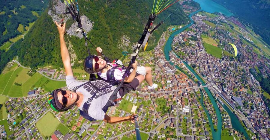 Zurich: Day trip to Interlaken incl. tandem paragliding - Key points at a glance