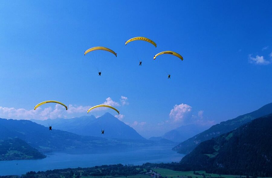 Zurich: Day trip to Interlaken incl. tandem paragliding - Who should book this experience?